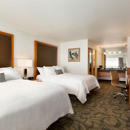 Poco Inn And Suites Hotel And Conference Center Port Coquitlam Bagian luar foto