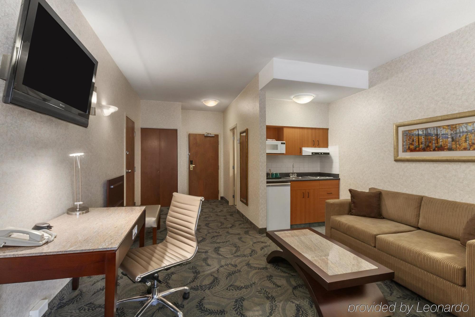 Poco Inn And Suites Hotel And Conference Center Port Coquitlam Bagian luar foto