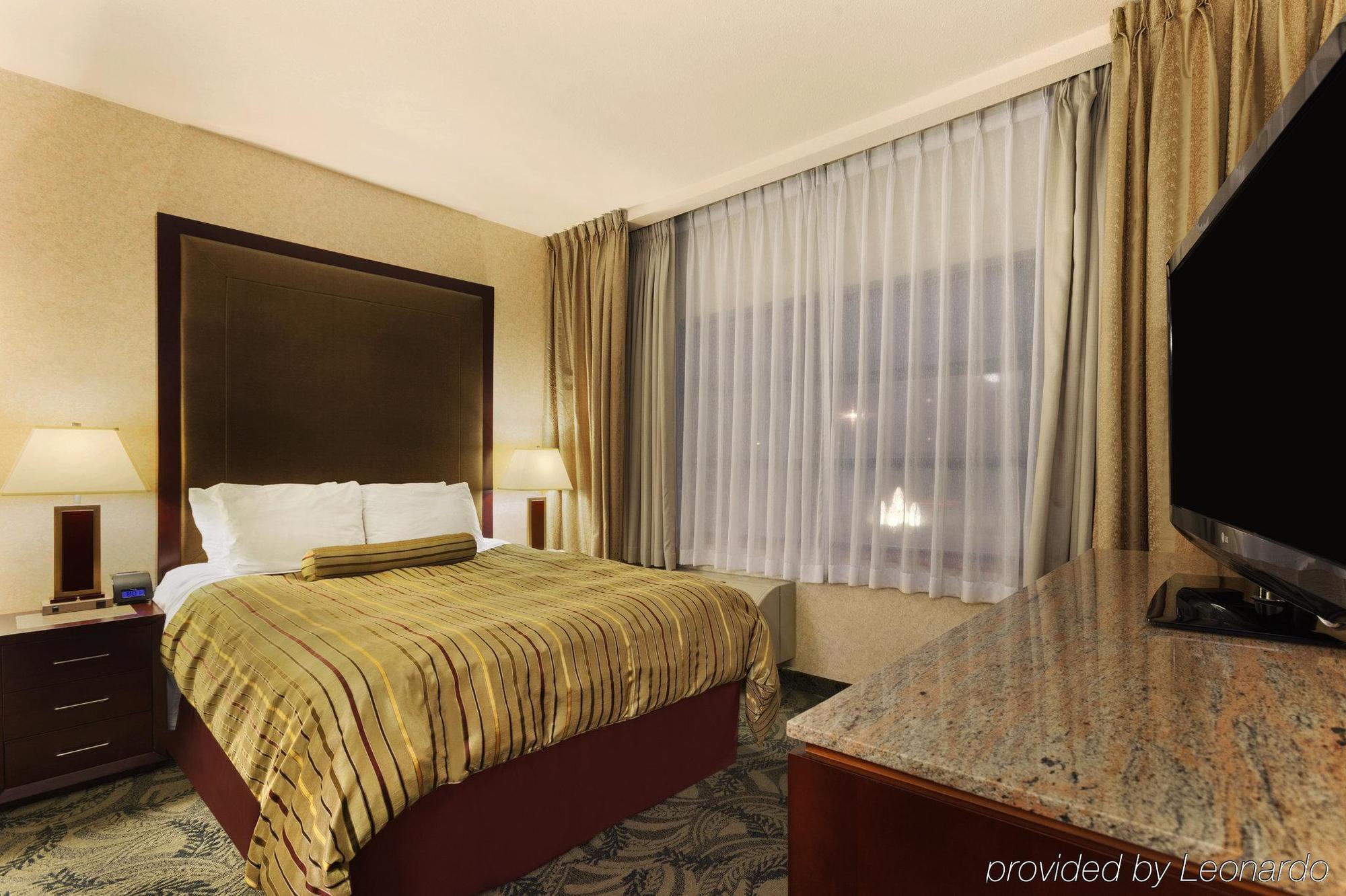 Poco Inn And Suites Hotel And Conference Center Port Coquitlam Bagian luar foto