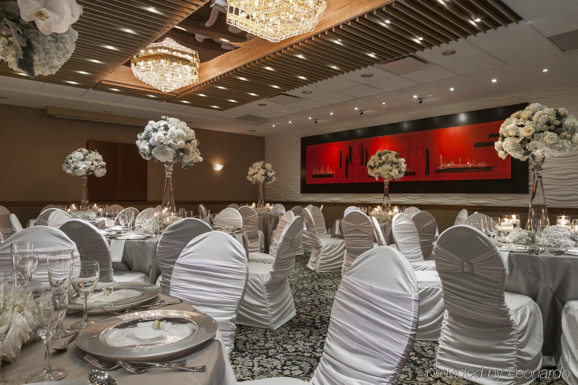 Poco Inn And Suites Hotel And Conference Center Port Coquitlam Bagian luar foto