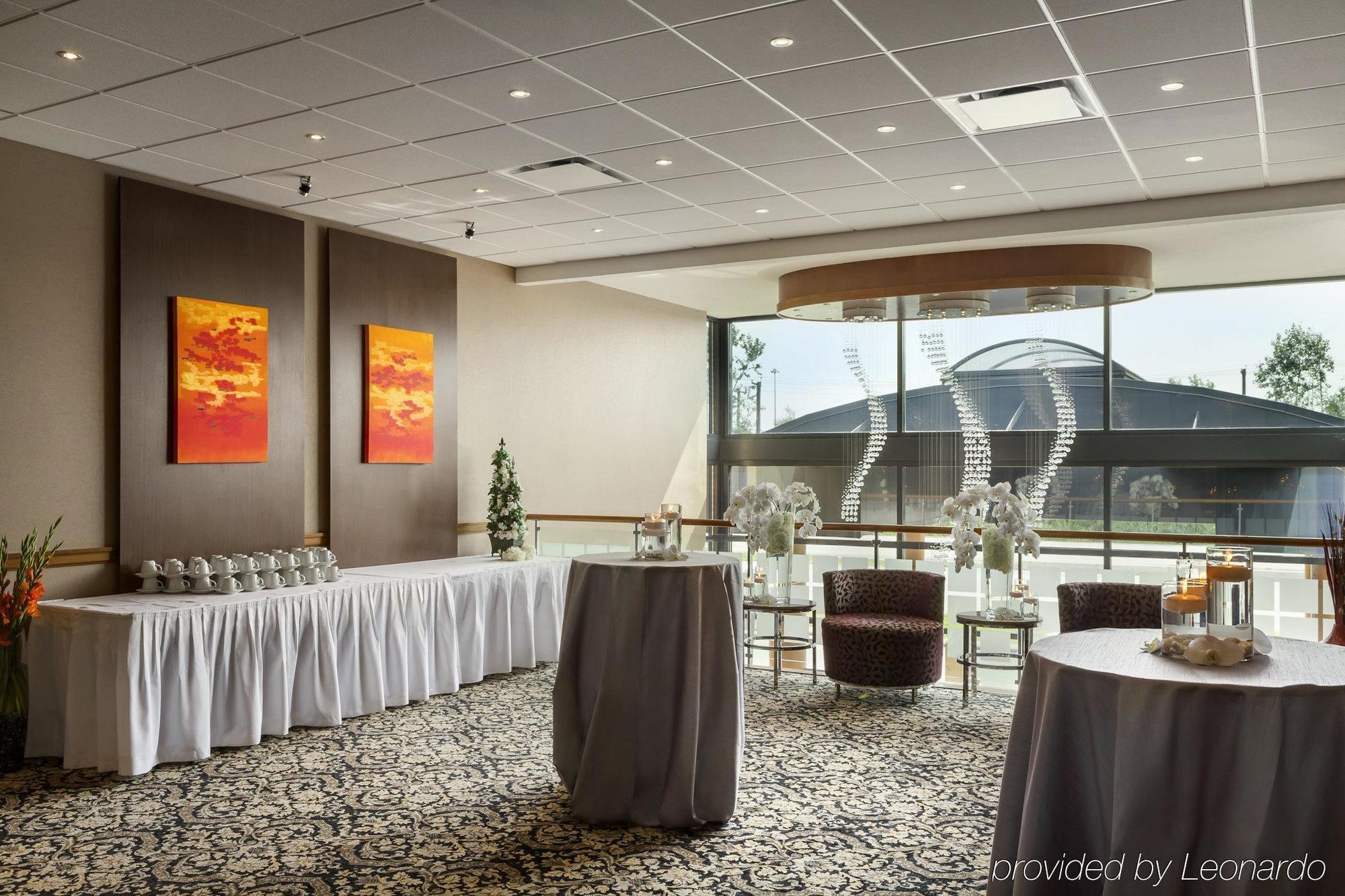 Poco Inn And Suites Hotel And Conference Center Port Coquitlam Bagian luar foto