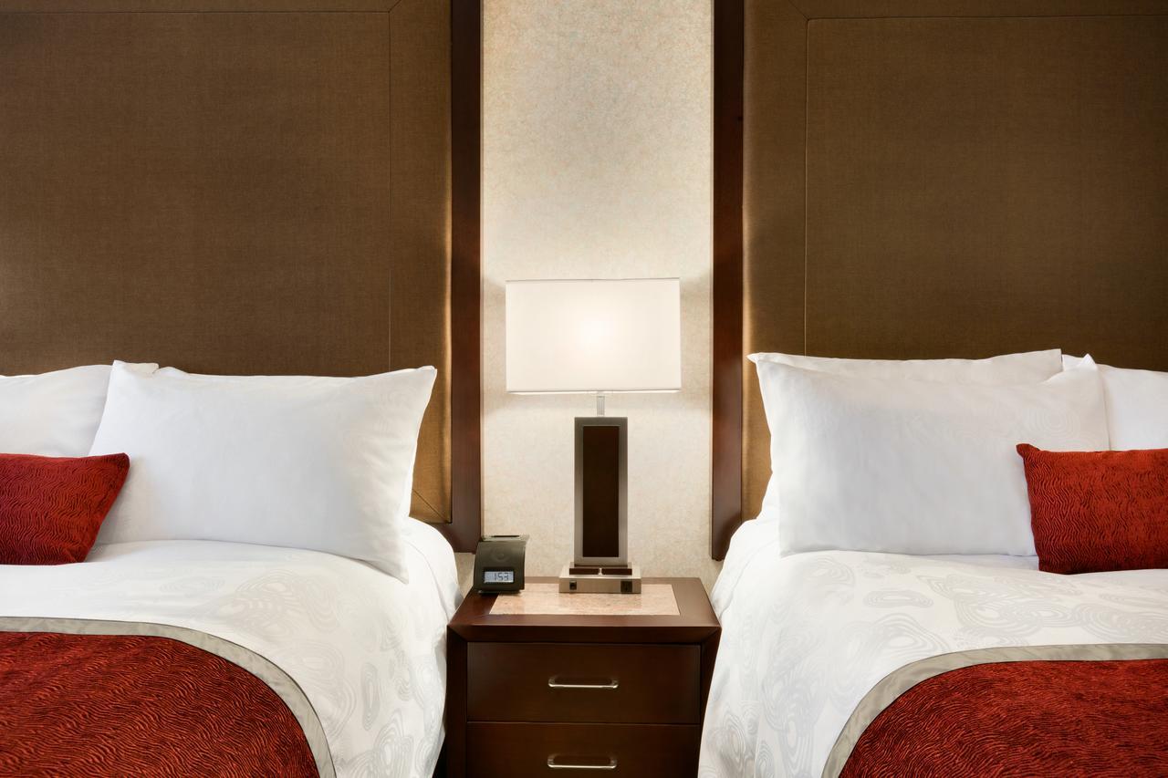 Poco Inn And Suites Hotel And Conference Center Port Coquitlam Bagian luar foto