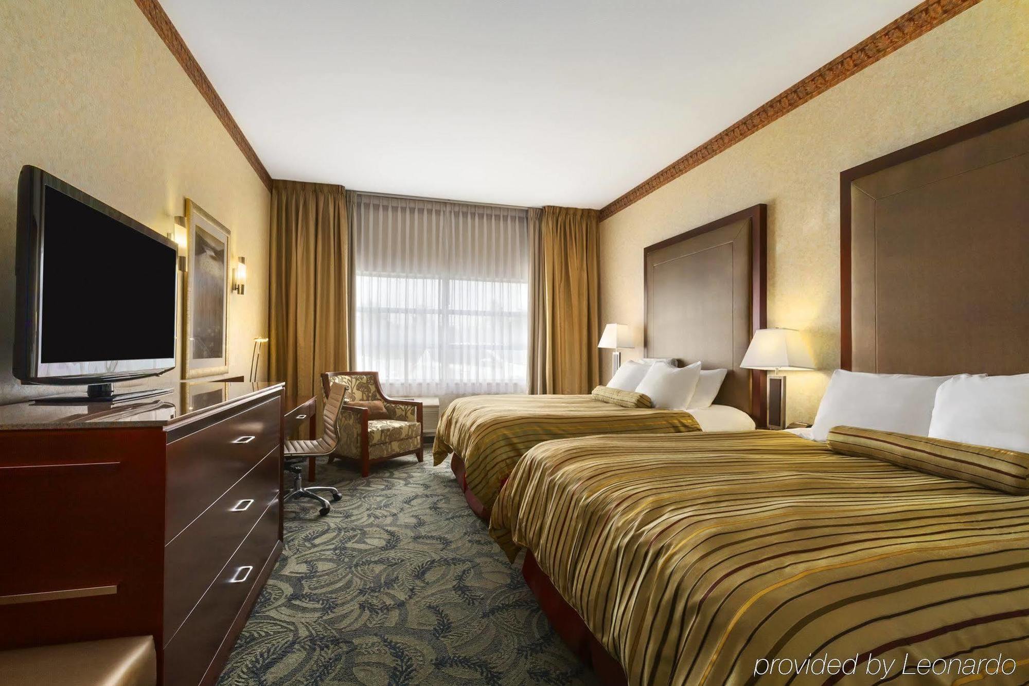 Poco Inn And Suites Hotel And Conference Center Port Coquitlam Bagian luar foto