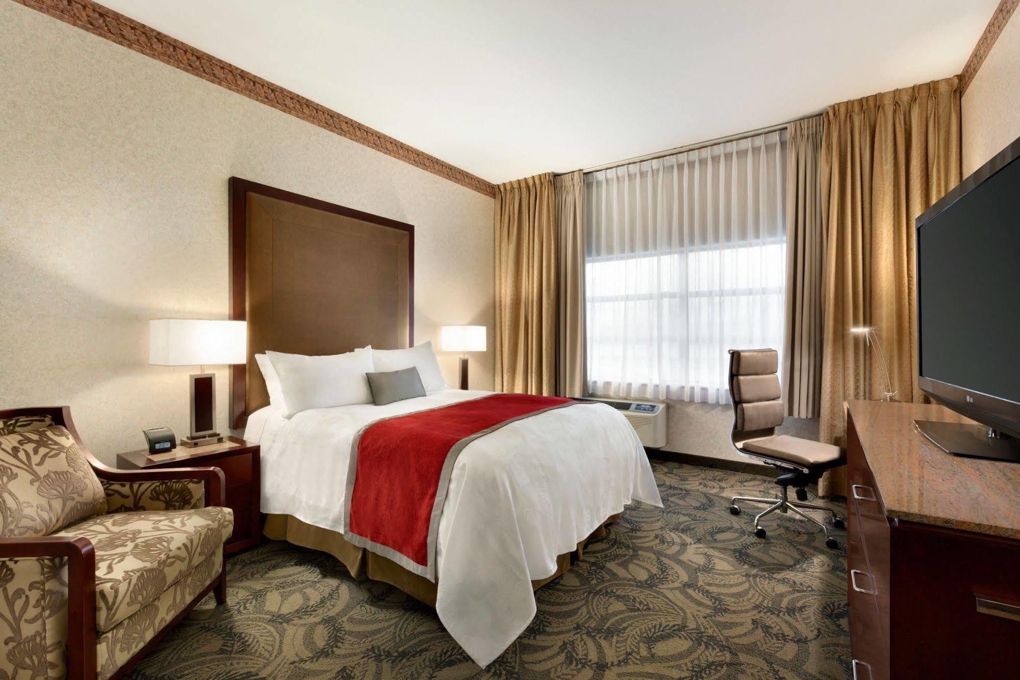 Poco Inn And Suites Hotel And Conference Center Port Coquitlam Bagian luar foto