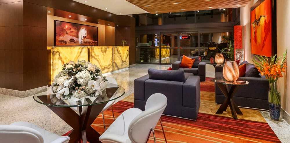 Poco Inn And Suites Hotel And Conference Center Port Coquitlam Bagian luar foto