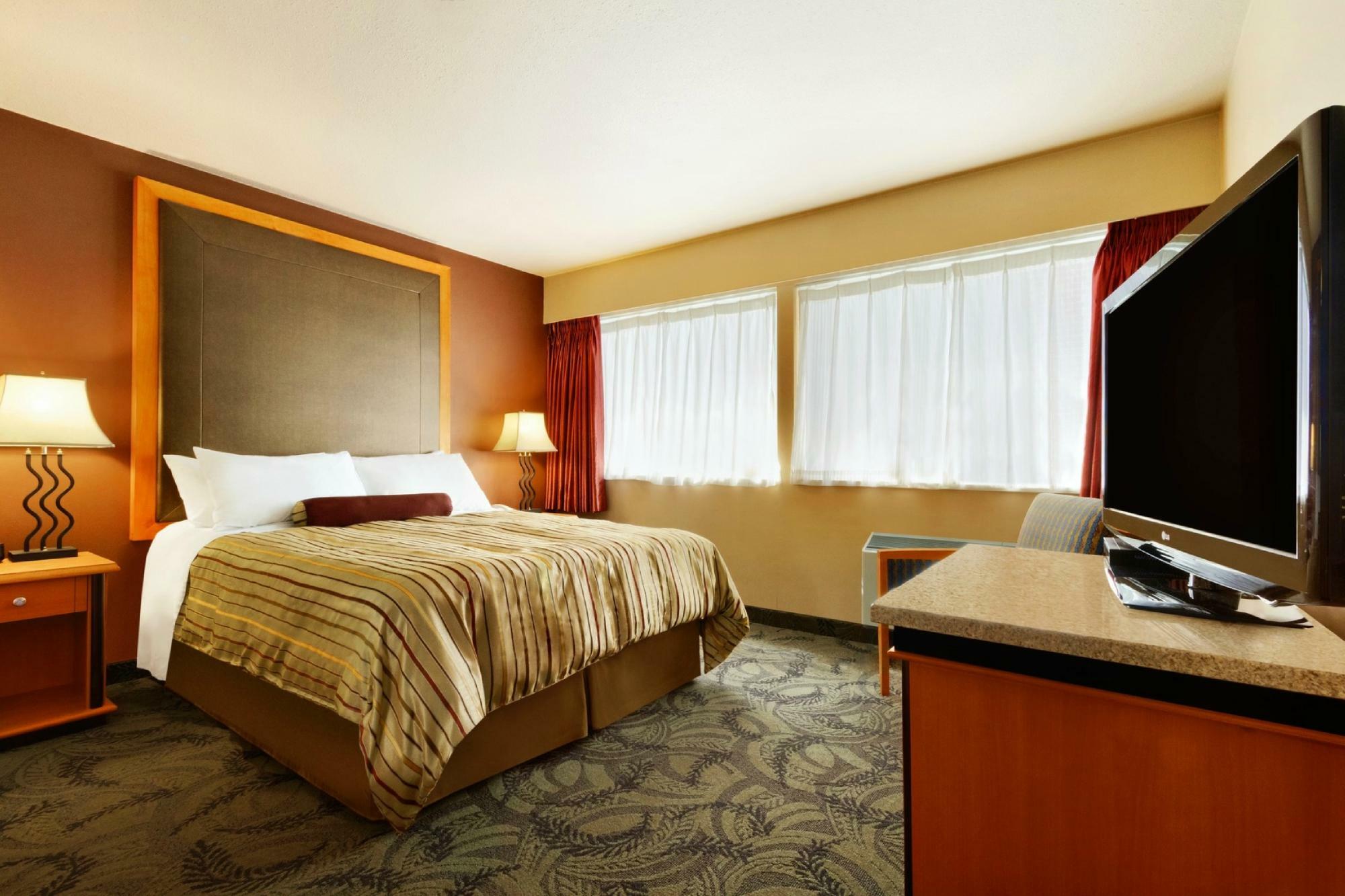 Poco Inn And Suites Hotel And Conference Center Port Coquitlam Bagian luar foto